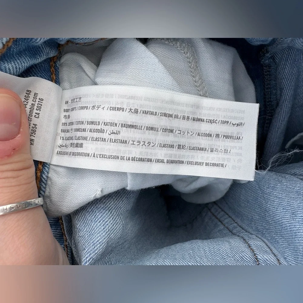 Abercrombie & Fitch Curve Love High Rise Mom Jeans Light Wash Raw Hem - Picture 4 of 5